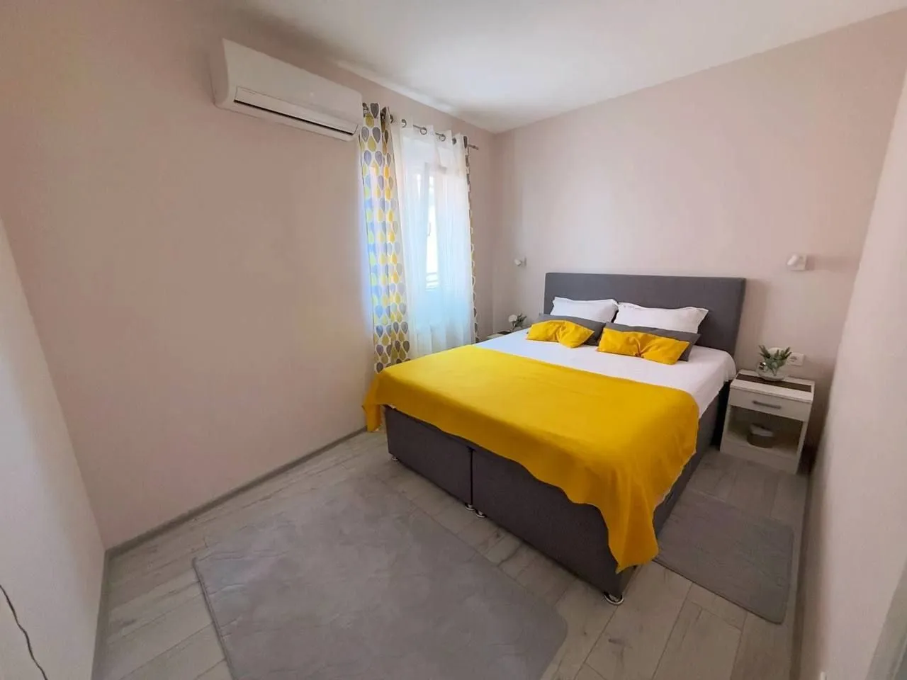 Rent, two bedroom apartment, 60m², Bečići, Budva