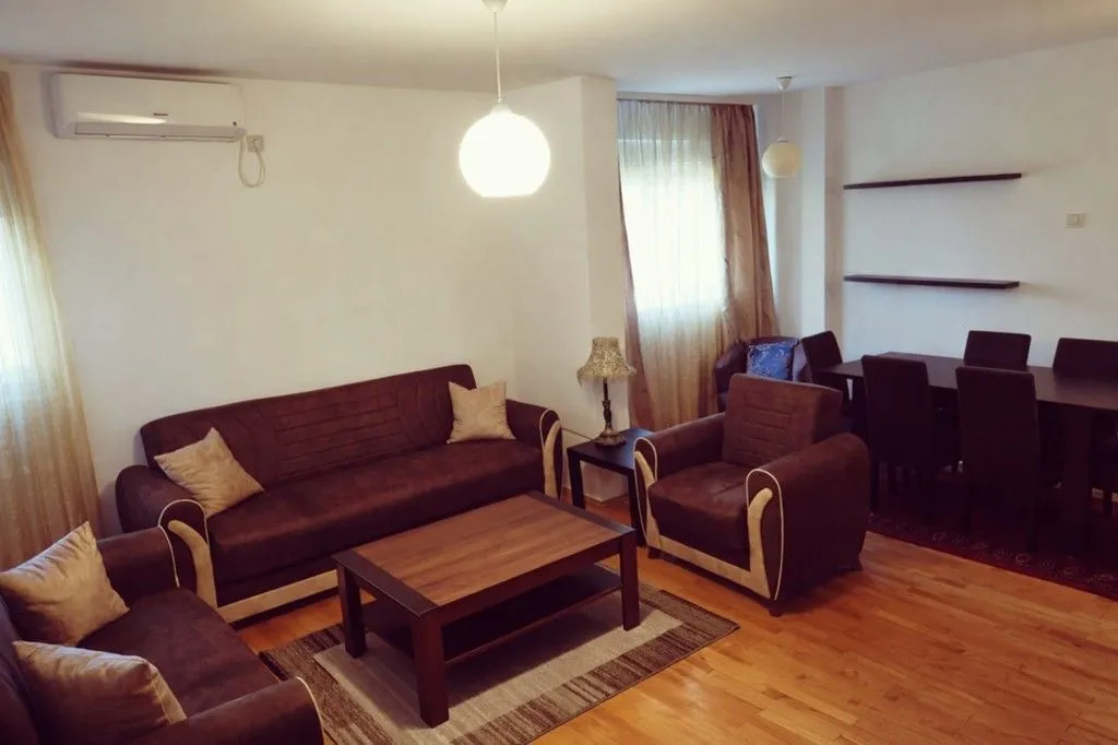 Izdavanje, jednosoban stan, 60m², Blok 5, Podgorica