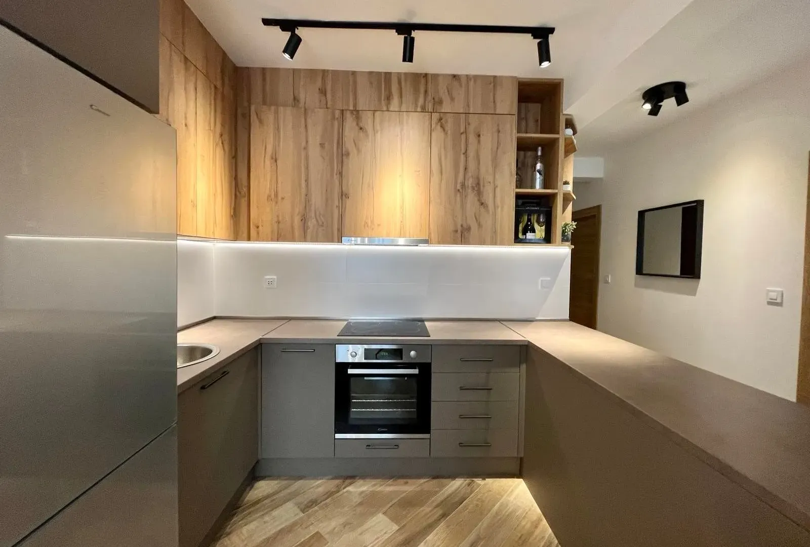 Izdavanje, dvosoban stan, 60m², Mažina, Tivat