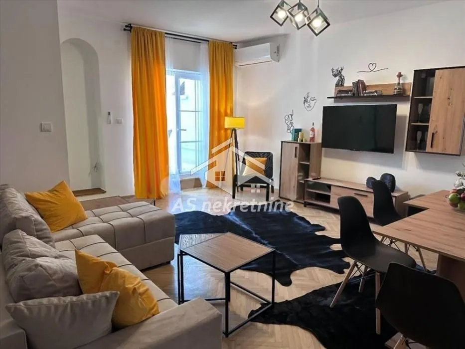 Izdavanje, trosoban stan, 79m², Savski Venac, Beograd