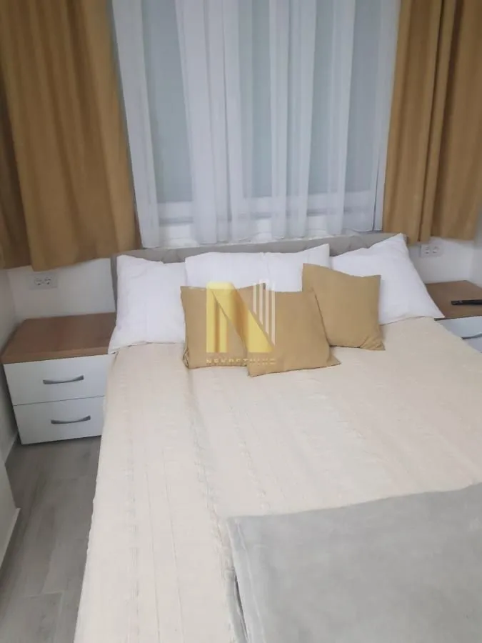 Izdavanje, trosoban stan, 80m², Stari grad, Novi Sad
