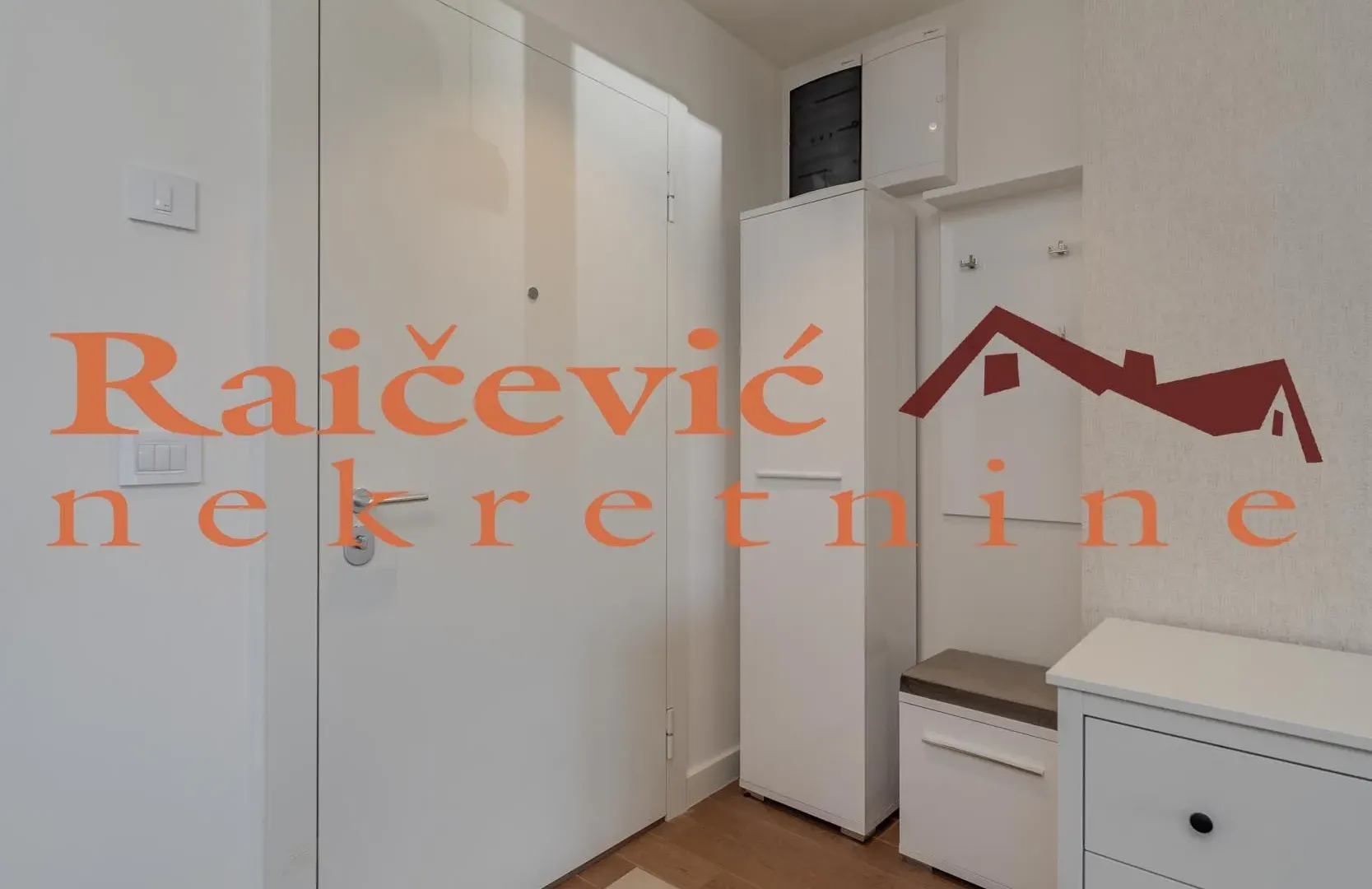 Izdavanje, trosoban stan, 77m², Savski Venac, Beograd
