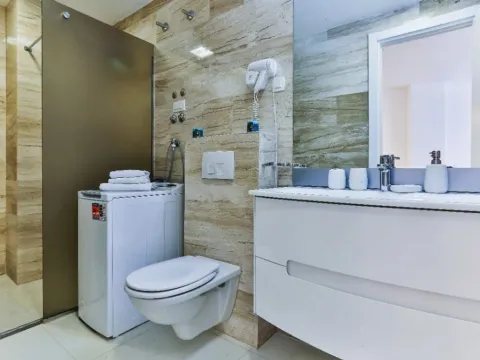 Izdavanje, jednosoban stan, 77m², Tre Canne, Budva - image 3