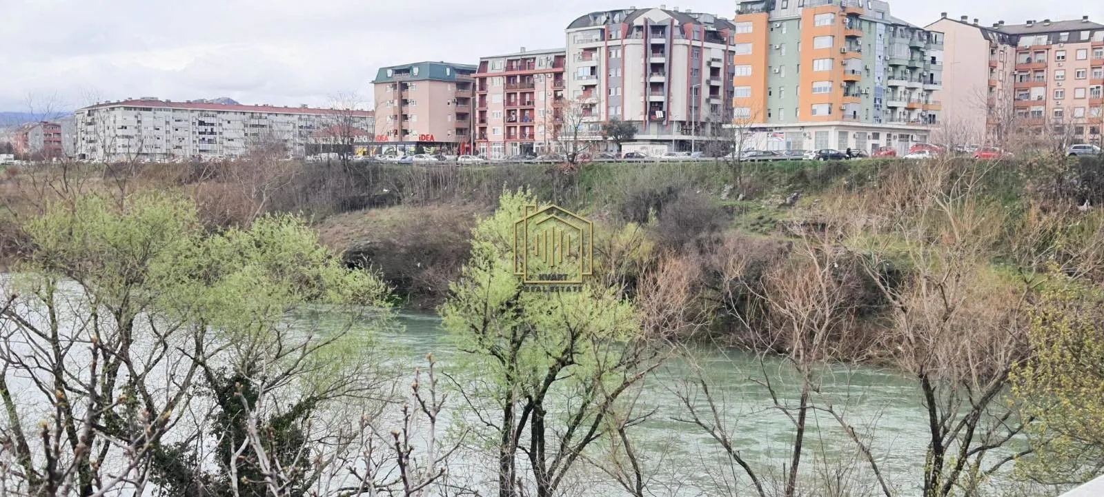 View of the river and the city in the background.