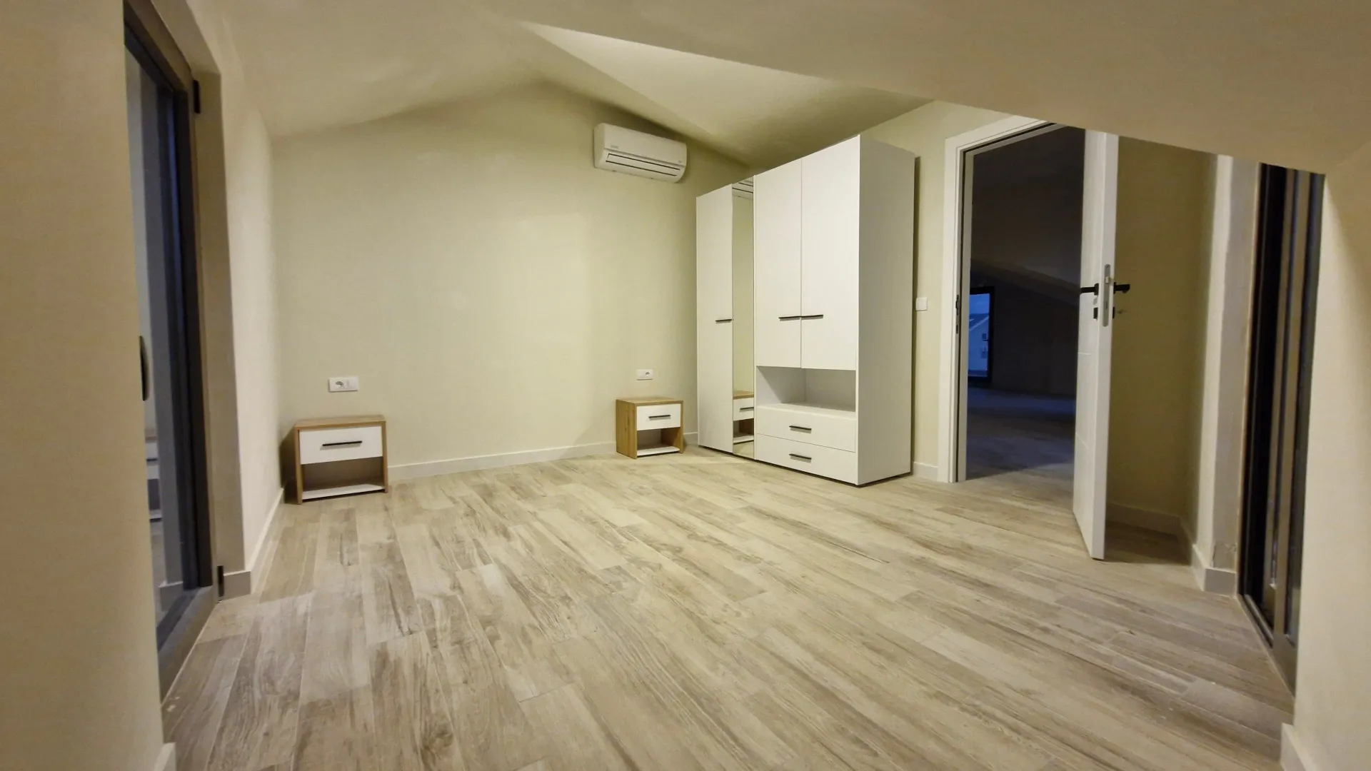 Prodaja, dvosoban stan, 90m², Dumidran, Tivat