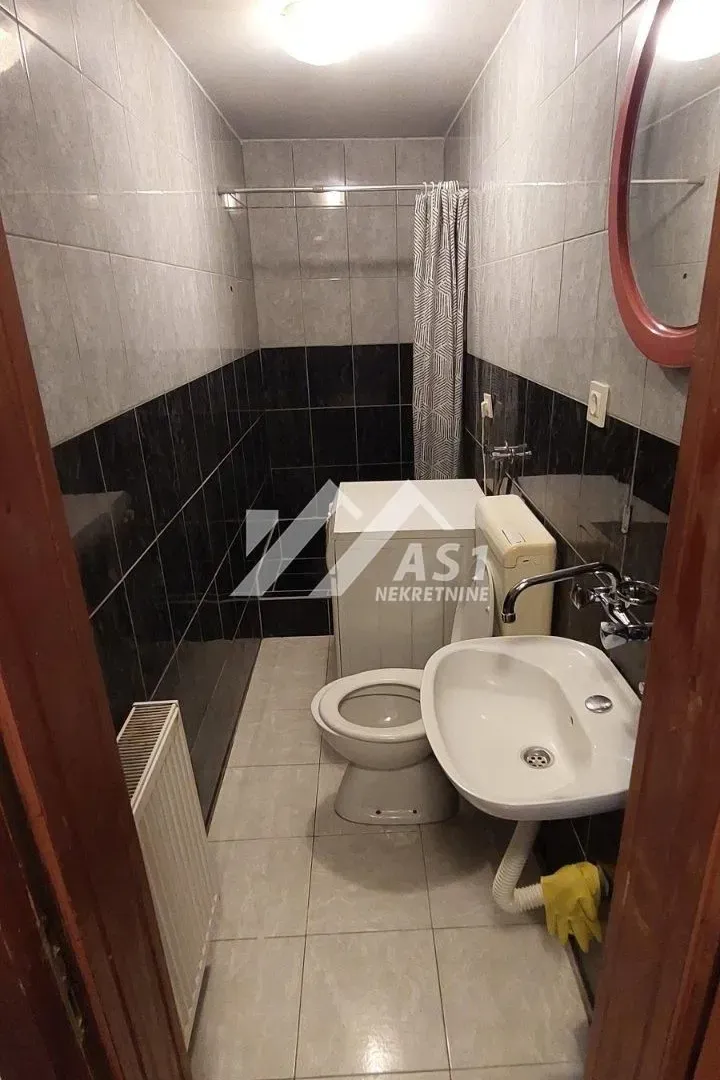 Izdavanje, jednosoban stan, 29m², Salajka, Novi Sad Sve Podlokacije