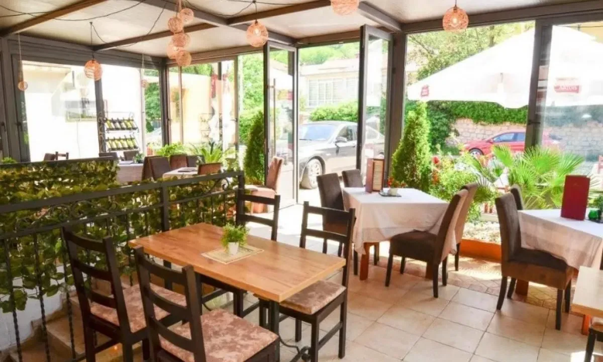 Rent, office space, 100m², Kotor, Crna Gora