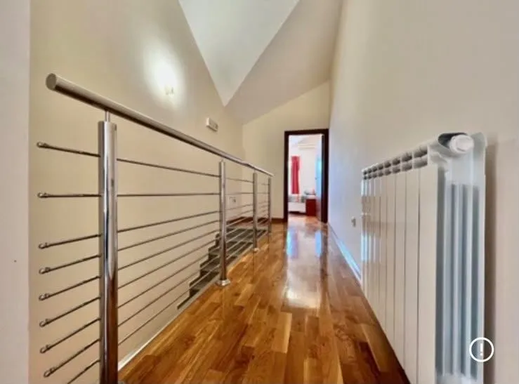 Izdavanje, trosoban stan, 130m², Igalo, Herceg Novi