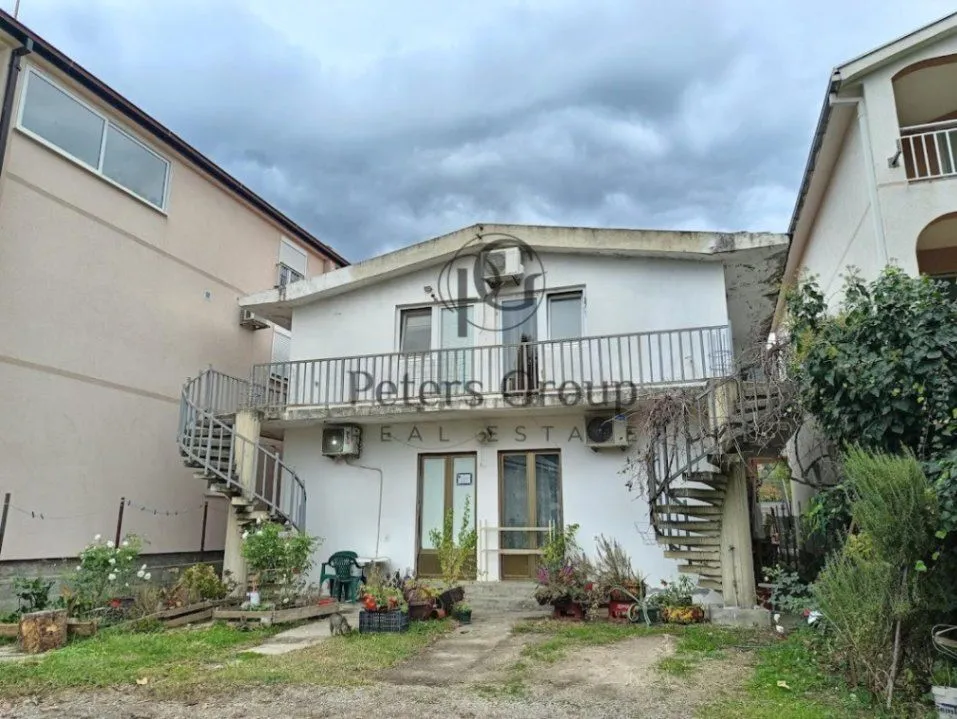 Prodaja, kuća, 220m², Makedonsko naselje, Bar