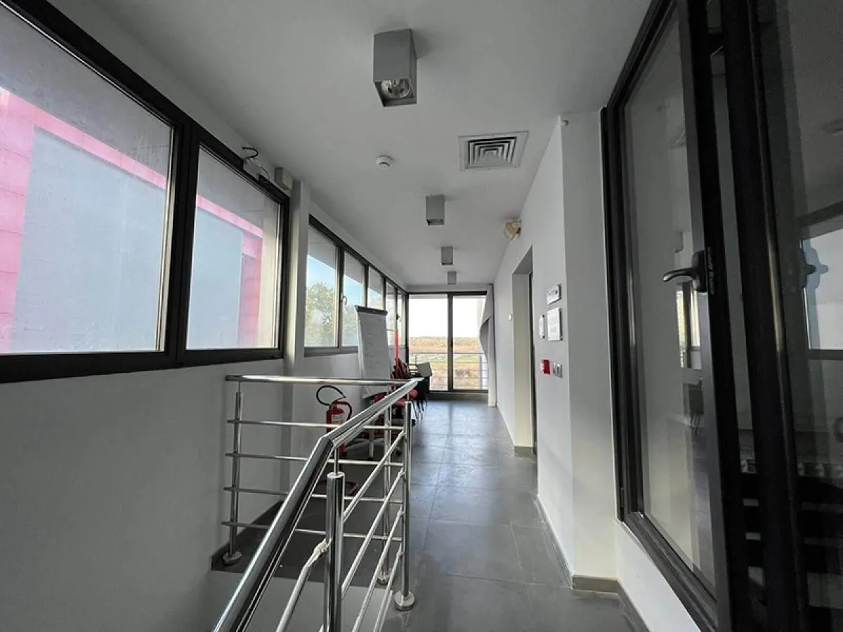 Rent, office space, 3000m², Batajnica, Beograd