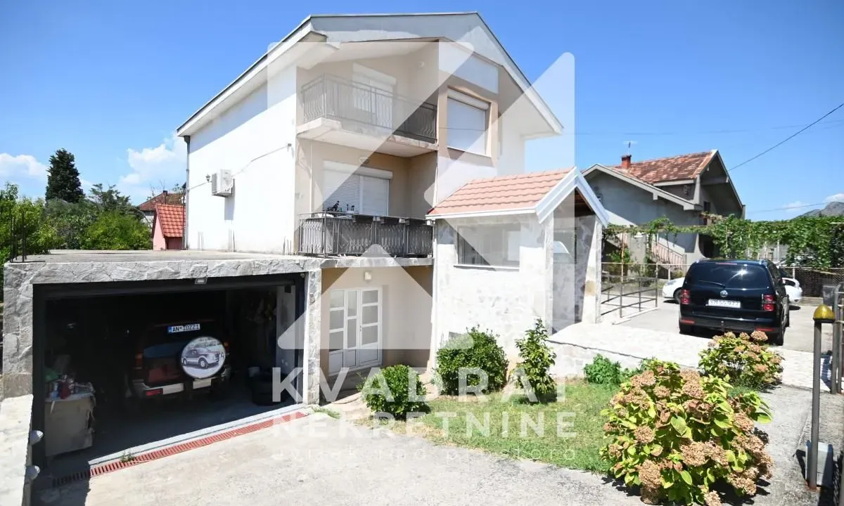 Prodaja, kuća, 300m², Zlatica, Podgorica