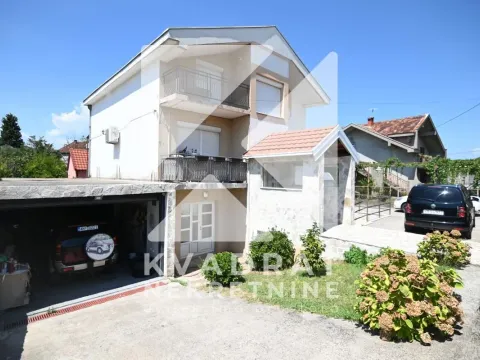 Sale, house, 300m², Zlatica, Podgorica