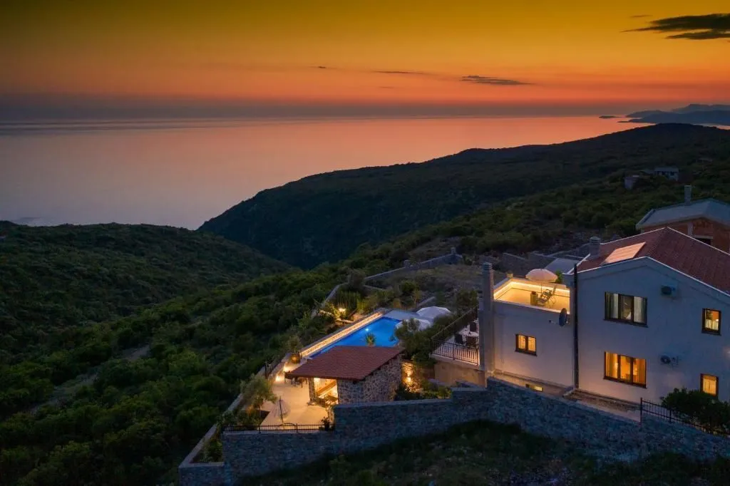 Prodaja, kuća, 300m², Zagora, Kotor