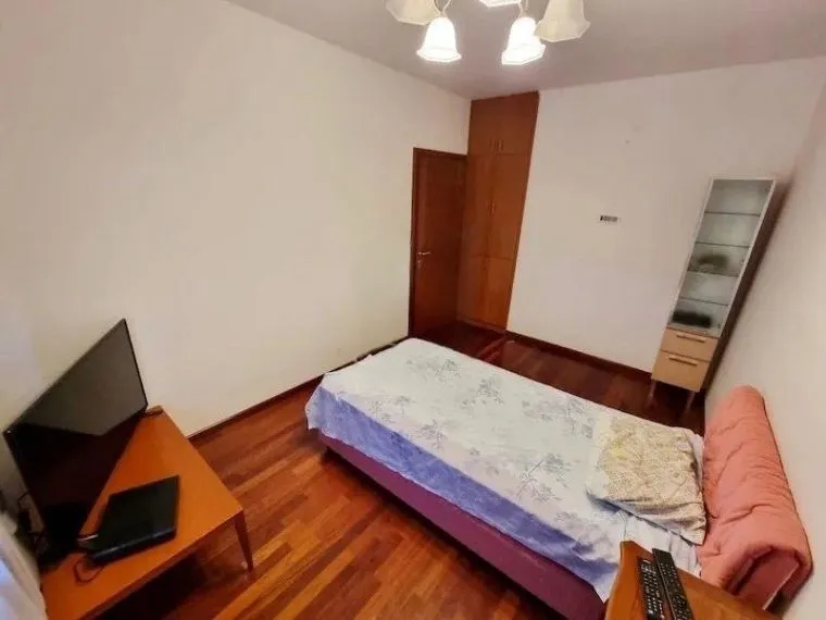 Izdavanje, dvosoban stan, 90m², Gorica C, Podgorica