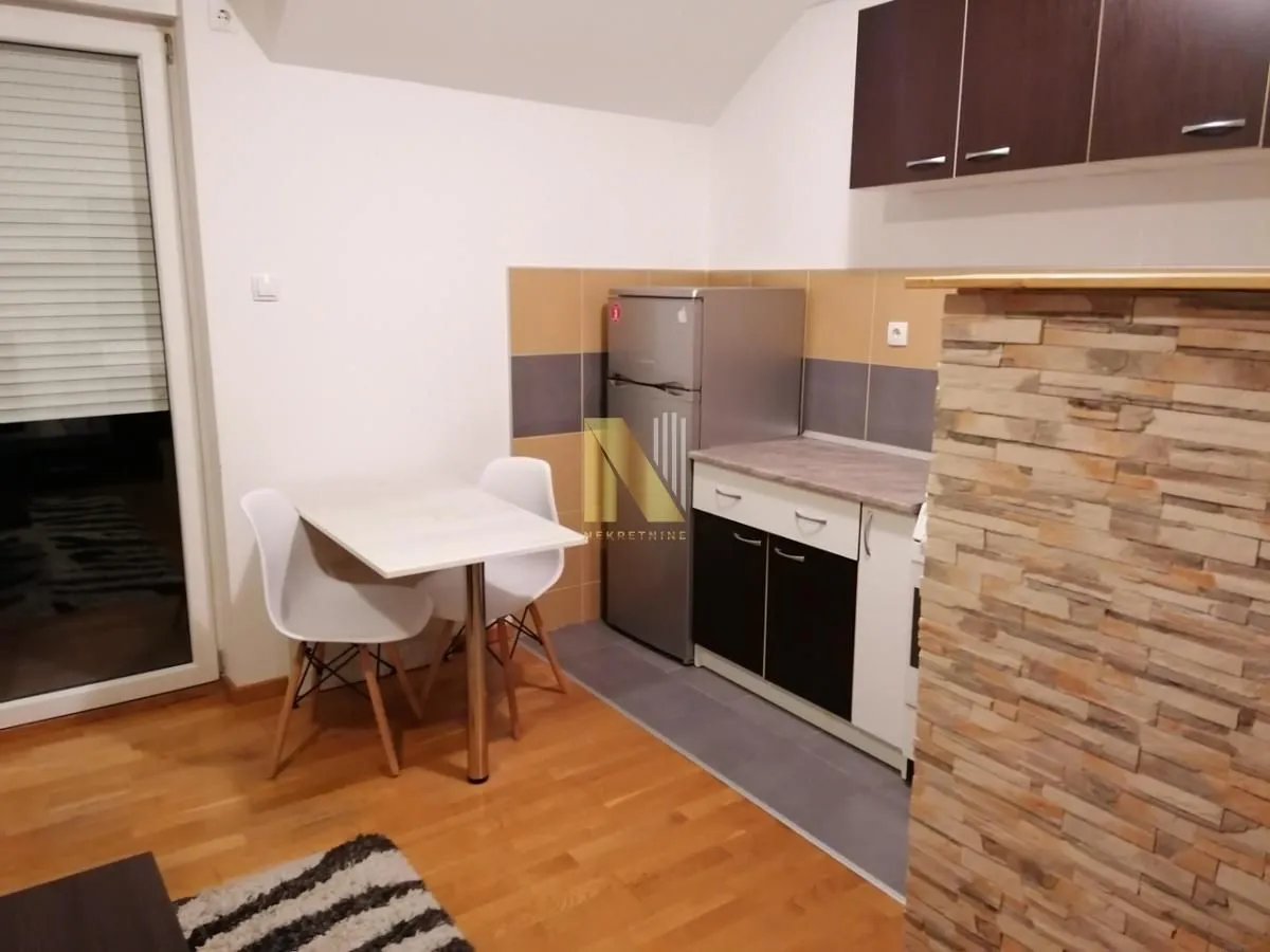 Rent, studio apartment, 28m², Bulevar Oslobodjenja, Novi Sad Sve Podlokacije