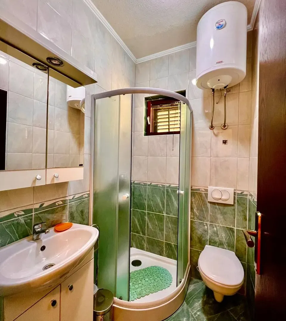 Rent, one bedroom apartment, 33m², Dobrota, Kotor
