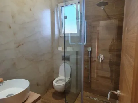 Izdavanje, trosoban stan, 100m², Tivat, Crna Gora - image 12