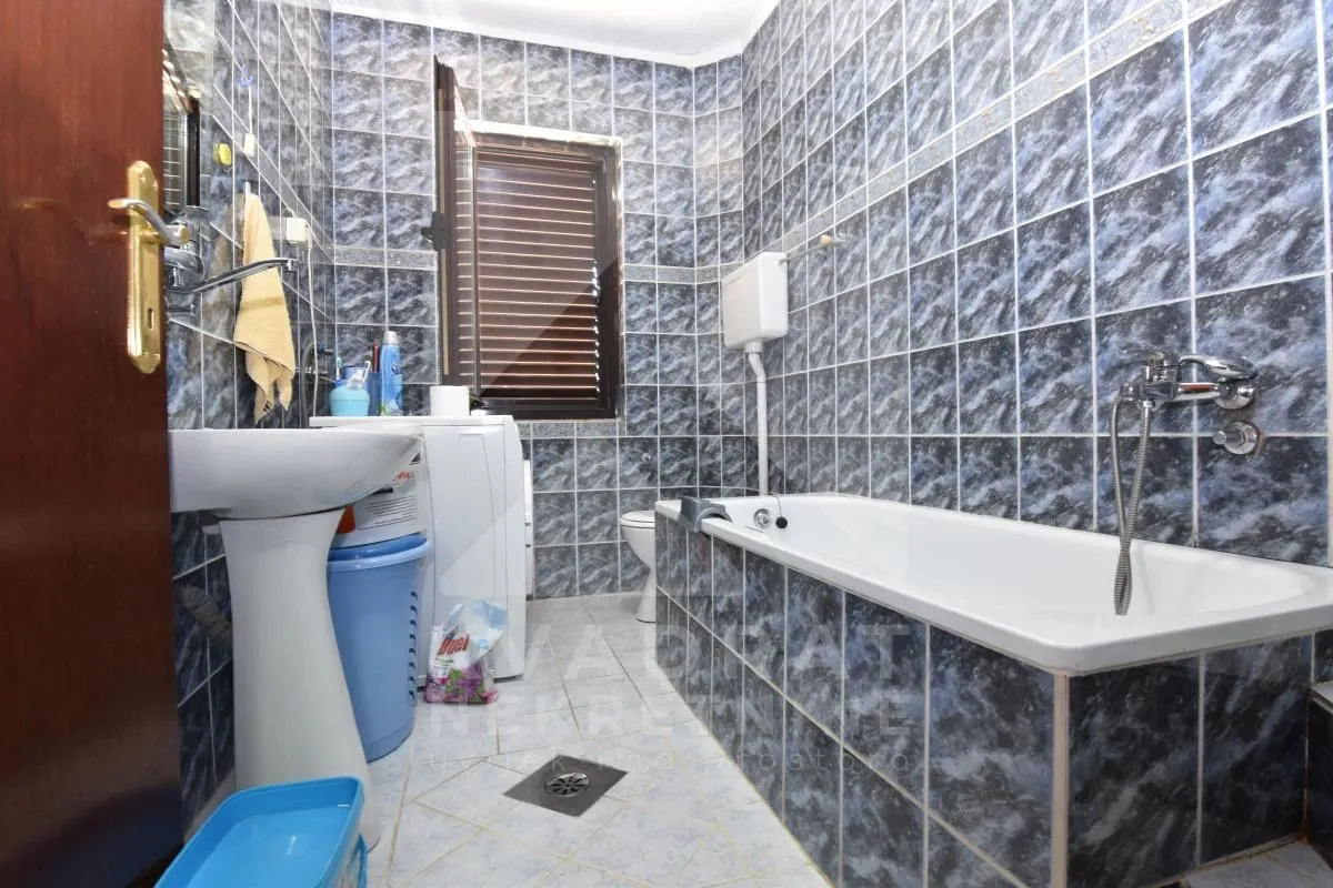 Prodaja, kuća, 260m², Stari Aerodrom, Podgorica