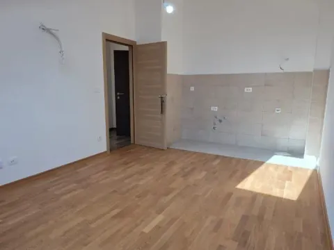 Prodaja, jednosoban stan, 40m², Stari Aerodrom, Podgorica - image 1