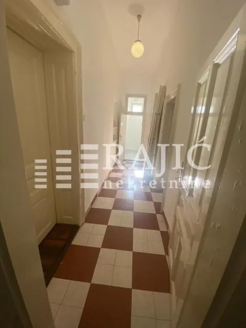 Rent, office space, 140m², Slavija, Vračar Sve Podlokacije