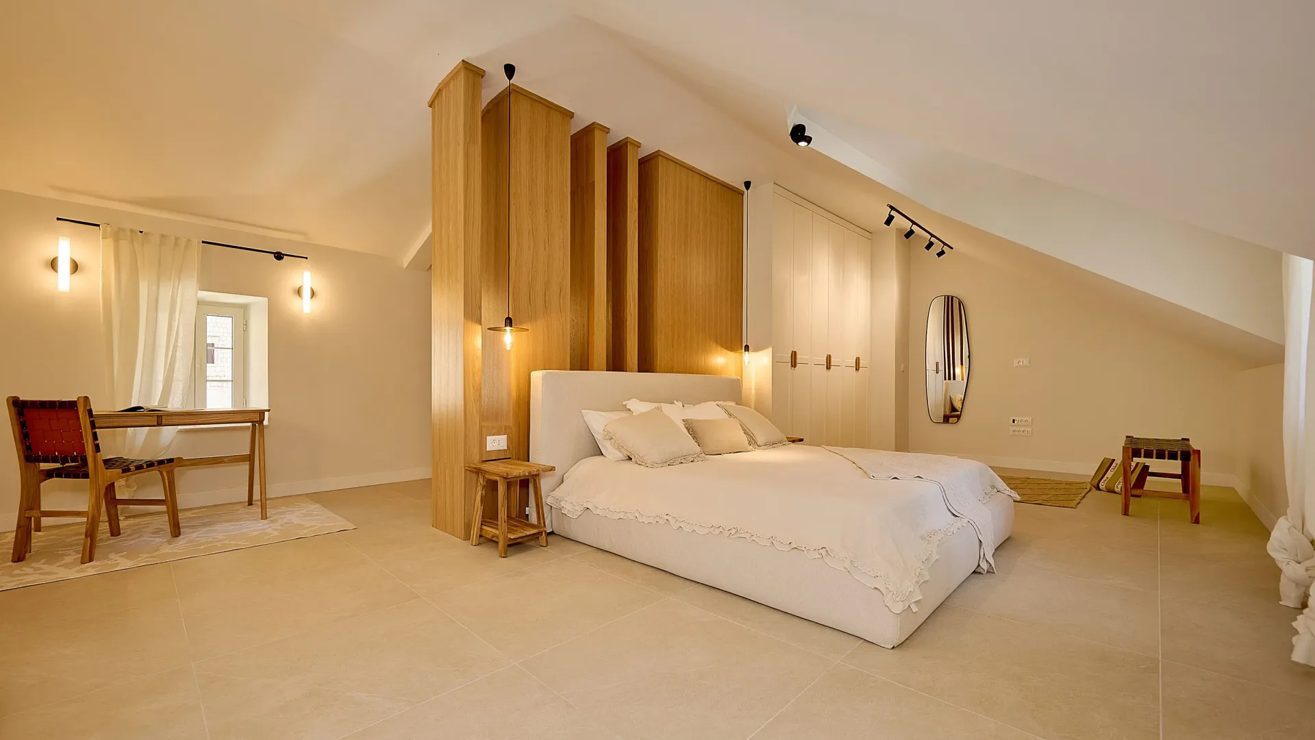 Izdavanje, kuća, 200m², Dobrota, Kotor