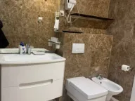 Izdavanje, četvorosoban stan, 183m2, Budva