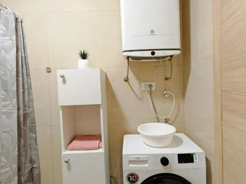 Izdavanje, jednosoban stan, 45m², Centar, Budva - image 9