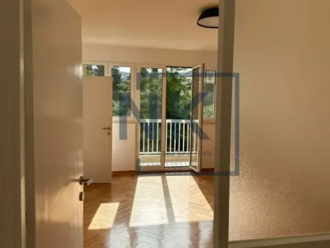 Izdavanje, dvosoban stan, 75m², Drpe Mandića, Podgorica - image 4