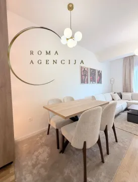 Dnevna soba sa trpezarijom i modernim namještajem. - image 5