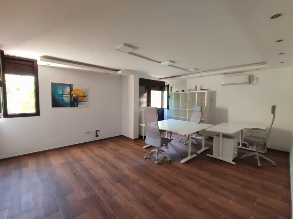 Rent, office space, 80m², Blok 5, Podgorica