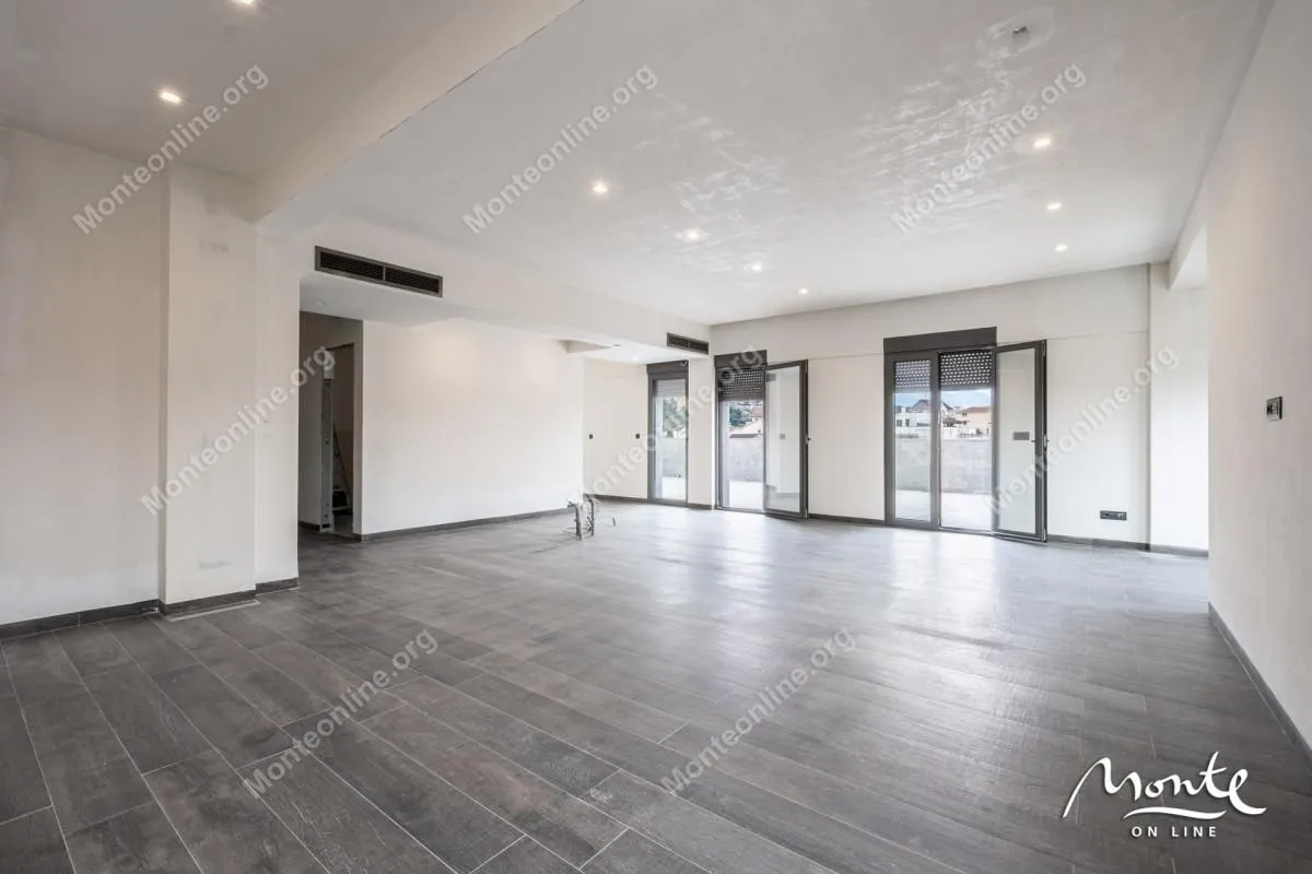 Prodaja, trosoban stan, 236m², Tivat, Crna Gora