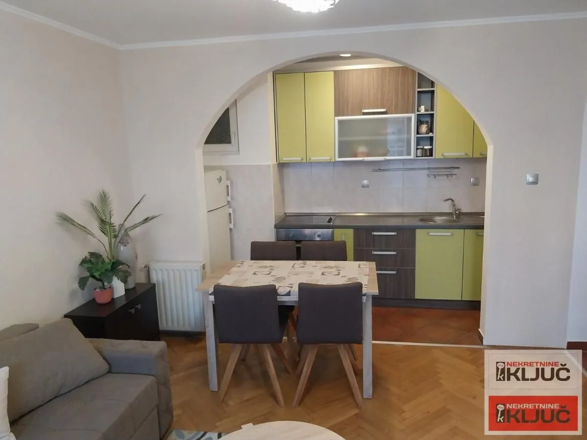 Prodaja, dvosoban stan, 43m², Cara Dušana, Novi Sad Sve Podlokacije