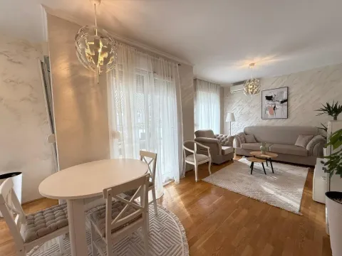 Izdavanje, jednosoban stan, 50m², City Kvart, Podgorica - image 4