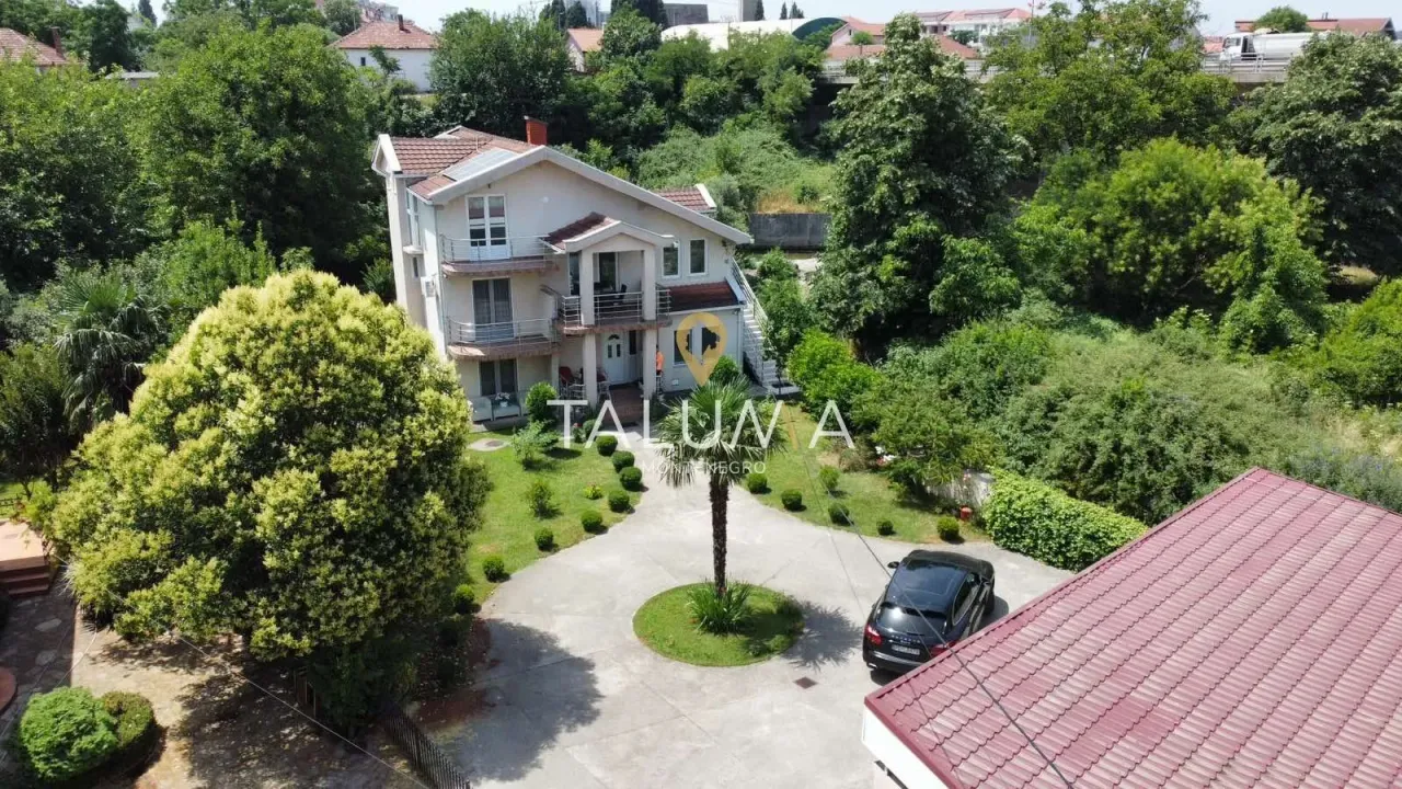 Prodaja, kuća, 300m², Centar, Podgorica
