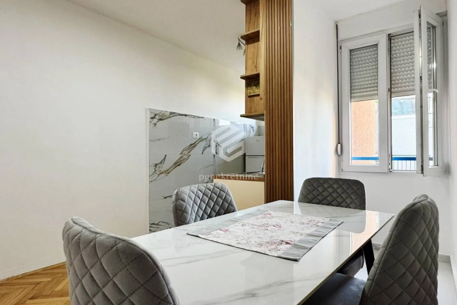 Izdavanje, dvosoban stan, 75m², Pobrežje, Podgorica
