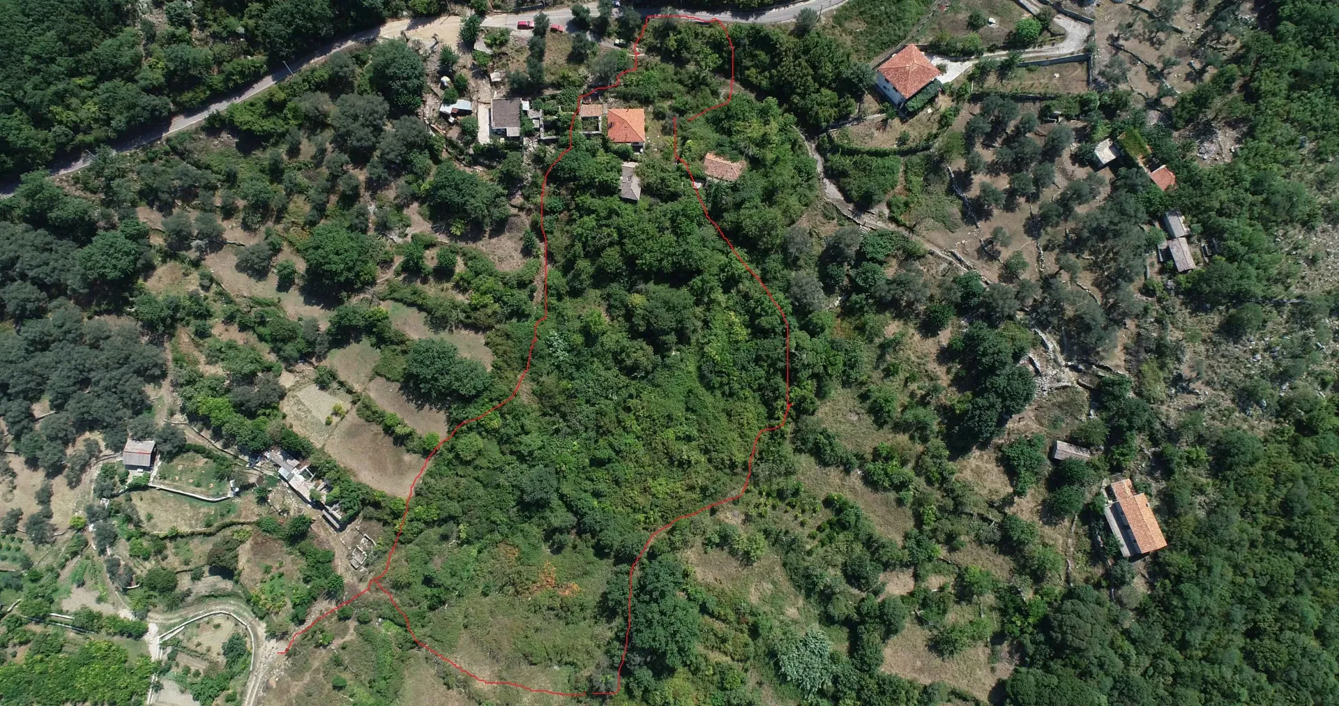 Satelitski snimak zemljišta sa označenim granicama.