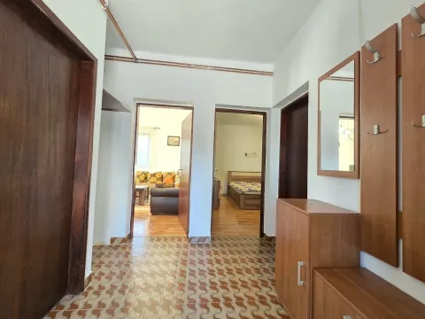 Izdavanje, dvosoban stan, 60m², Radanovići, Kotor - image 9
