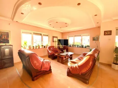 Sale, house, 479m², Tatarsko brdo, Petrovaradin