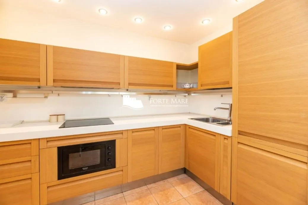 Prodaja, dvosoban stan, 80m², Đenovići, Herceg Novi