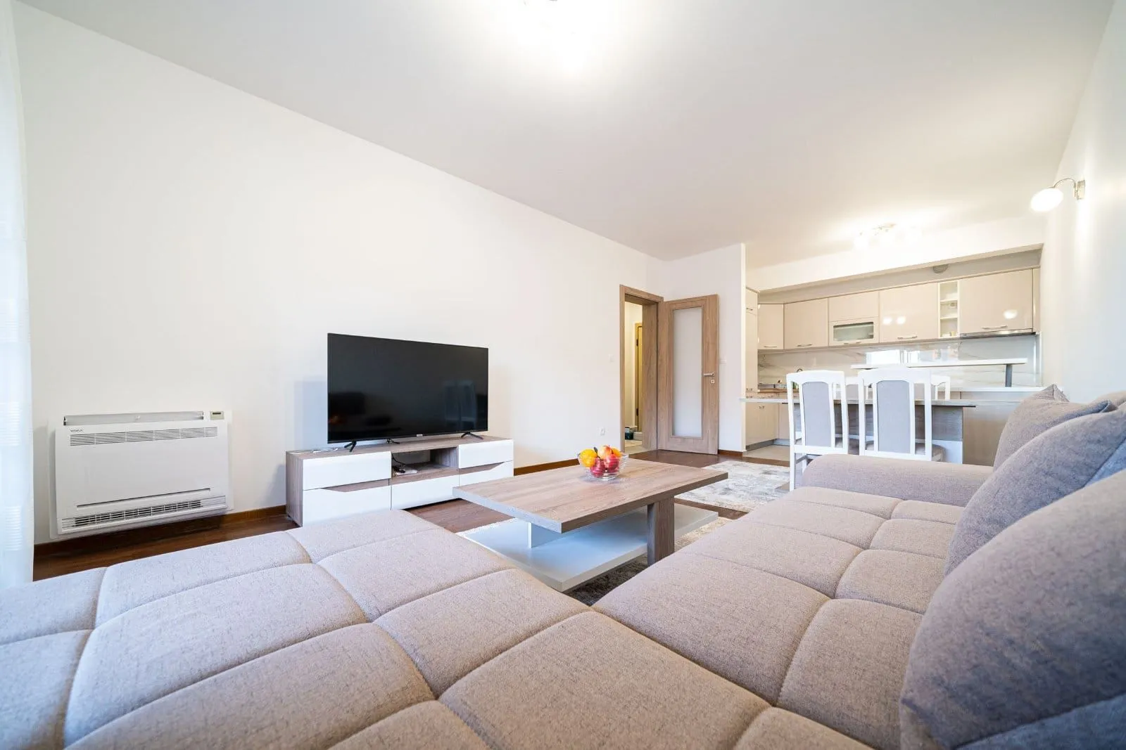 Izdavanje, dvosoban stan, 70m², Master Kvart, Podgorica