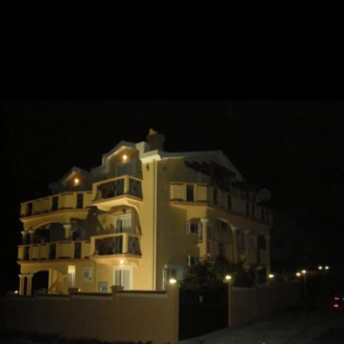 Izdavanje, jednosoban stan, 118m², Tivat, Crna Gora