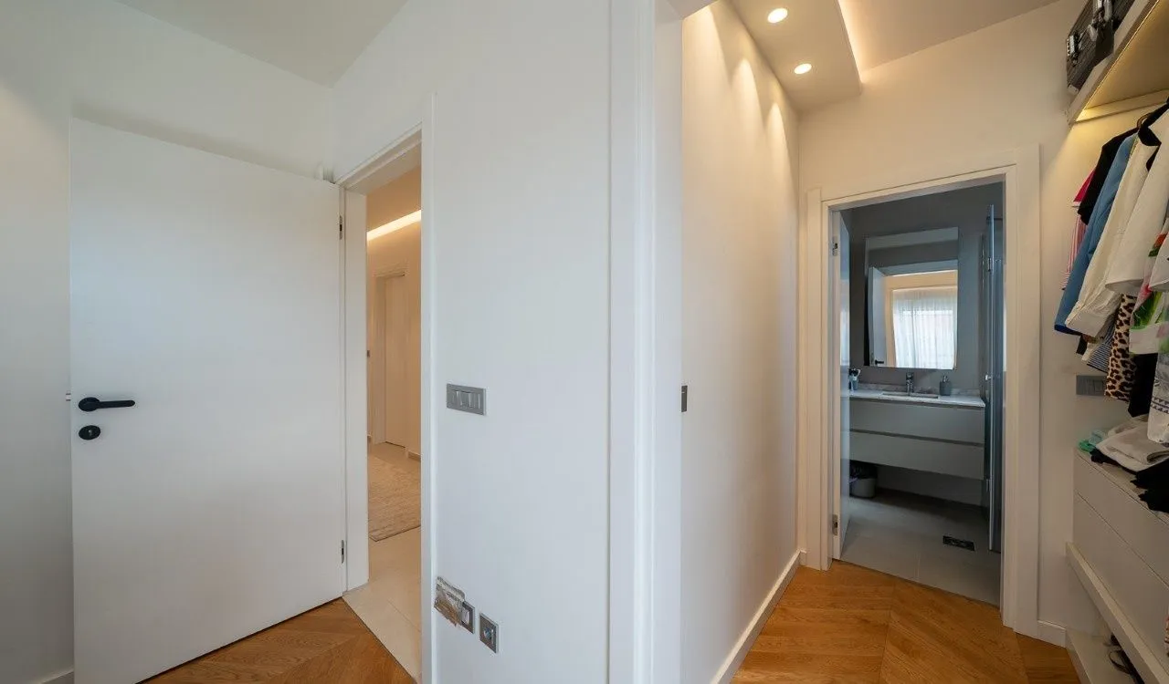 Prodaja, dvosoban stan, 122m², Centar, Tivat
