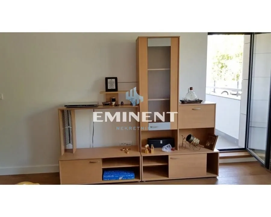 Izdavanje, dvosoban stan, 47m², Zemun Centar, Zemun Sve Podlokacije