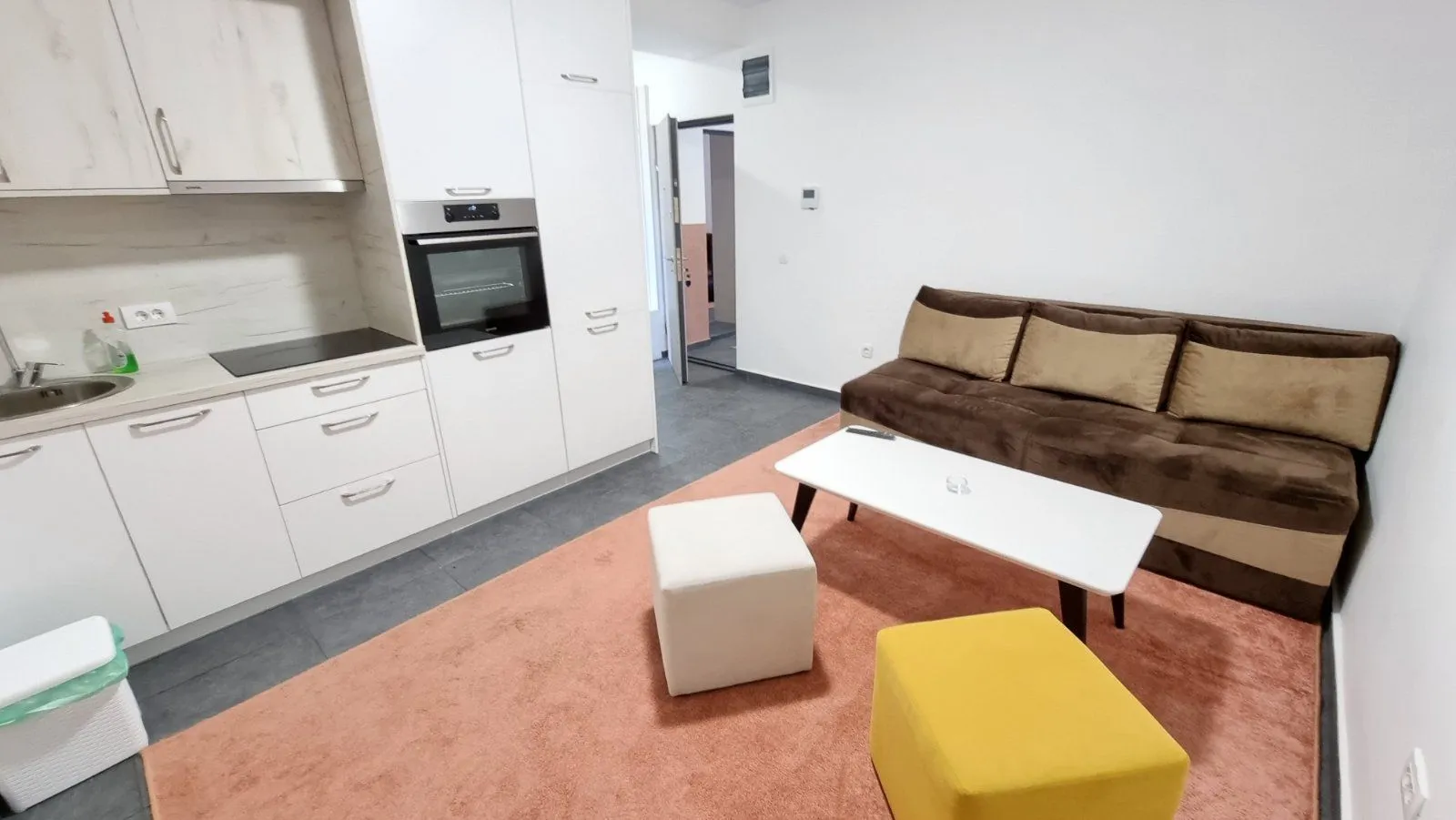 Izdavanje, jednosoban stan, 45m², Lastva Grbaljska, Kotor