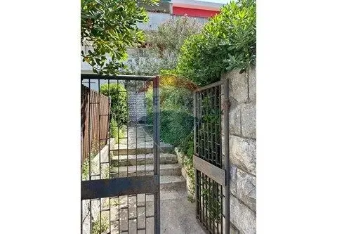 Izdavanje, dvosoban stan, 100m², Dobrota, Kotor - image 7