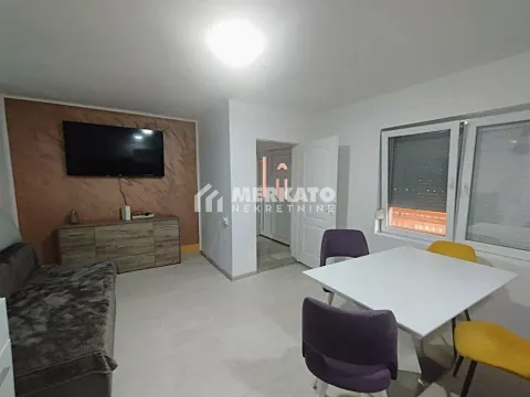 Izdavanje, trosoban stan, 55m², Centar, Zrenjanin - image 8