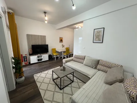 Izdavanje, dvosoban stan, 56m², Tivat, Crna Gora - image 2