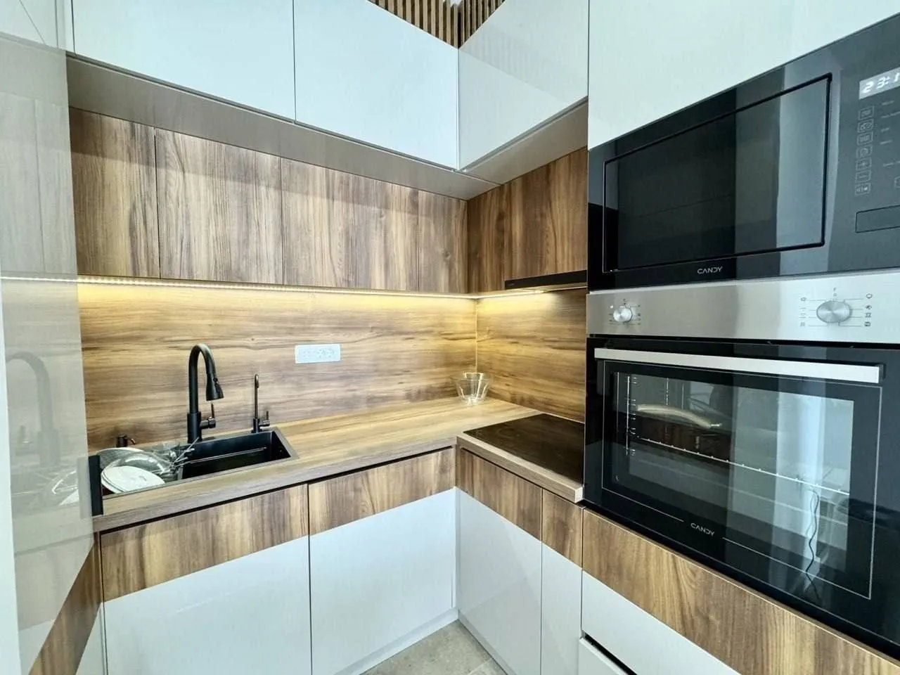 Prodaja, dvosoban stan, 63m², Lazi, Budva