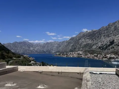 Sale, two bedroom apartment, 173m², Dobrota, Kotor - image 1