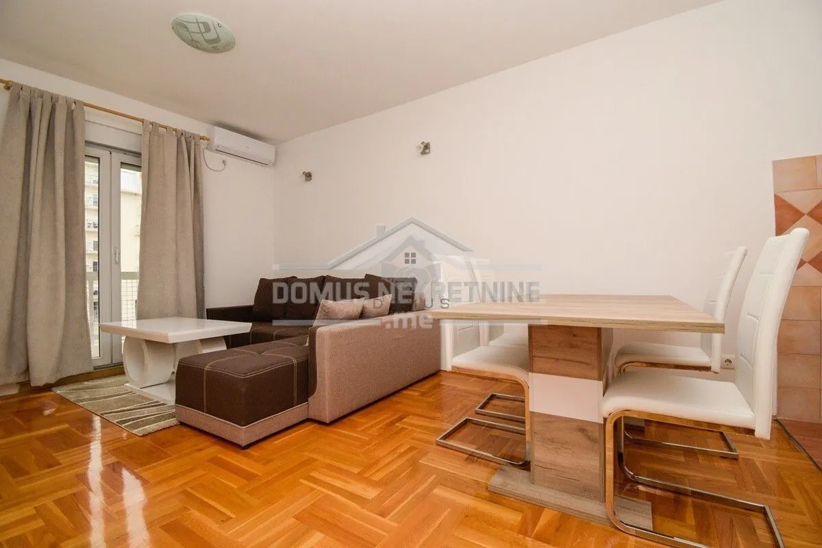 Izdavanje, jednosoban stan, 45m², Stari Aerodrom, Podgorica